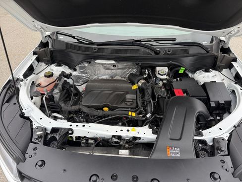 Used 2025 Chevrolet Trax LT FWD image 30