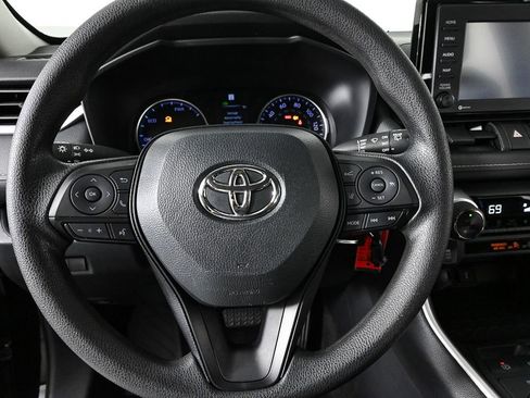 Used 2022 Toyota RAV4 LE image 8