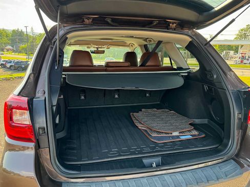 Used 2019 Subaru Outback 2.5i Touring AWD/4WD image 12
