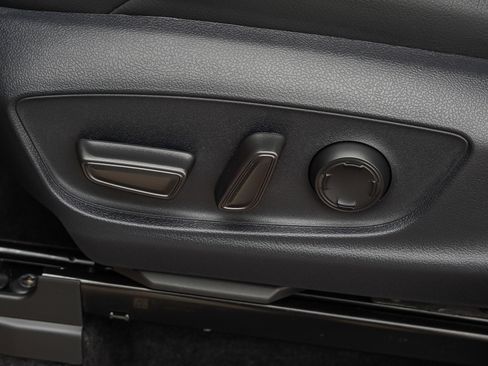 Used 2025 Toyota Tacoma TRD Off-Road image 17