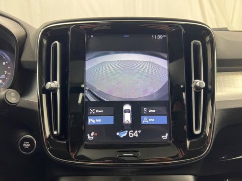 Used 2020 Volvo XC40 T5 Momentum w/ Protection Package Premier image 23