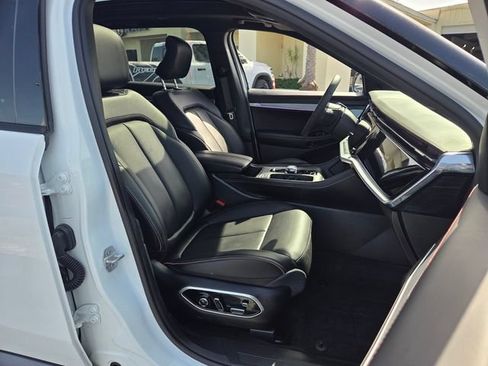 Used 2024 Jeep Wagoneer Launch Edition AWD/4WD image 19