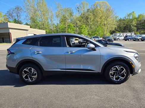 Used 2023 Kia Sportage LX AWD/4WD image 9