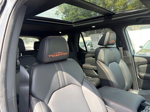 Used 2025 Honda Pilot TrailSport image 9