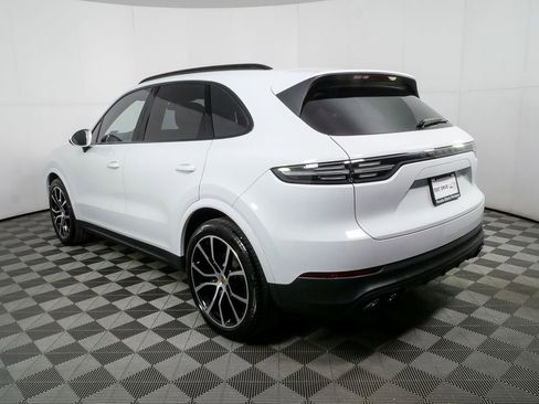 Certified 2023 Porsche Cayenne Platinum Edition image 3