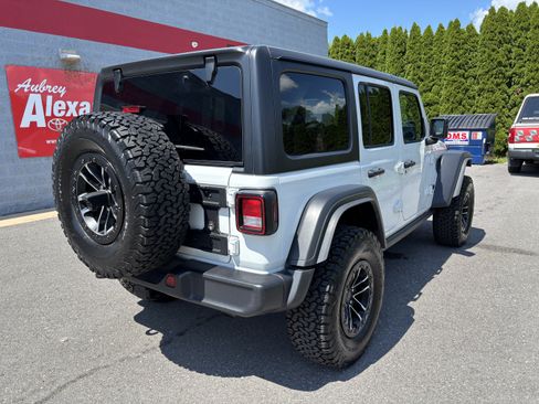 Used 2025 Jeep Wrangler Unlimited Sport AWD/4WD image 3