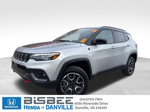 Used 2025 Jeep Compass Trailhawk w/ Trailhawk Elite Group image 1
