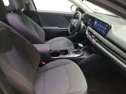 Used 2025 Kia K4 FWD image 21