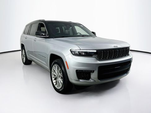 Used 2023 Jeep Grand Cherokee L Summit w/ Luxury Tech Group V AWD/4WD image 3