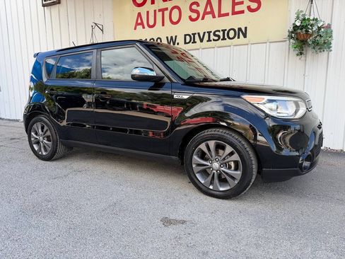 Used 2016 Kia Soul ! w/ Premium Package FWD image 2