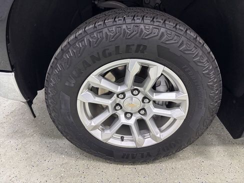 Used 2023 Chevrolet Silverado 1500 LT AWD/4WD image 9