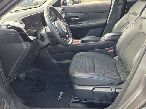 Used 2025 Nissan Kicks SR w/ Illumination Package FWD image 5