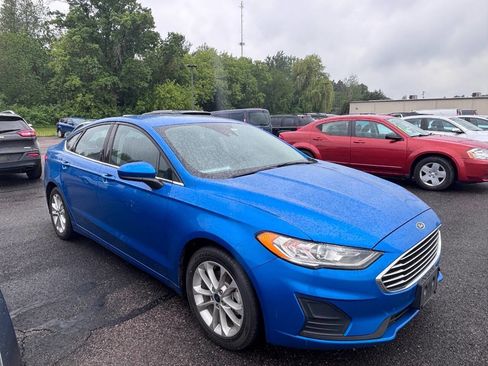 Used 2020 Ford Fusion SE FWD image 2