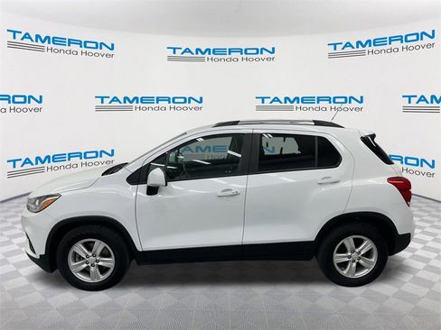 Used 2022 Chevrolet Trax LT w/ LT Convenience Package image 2