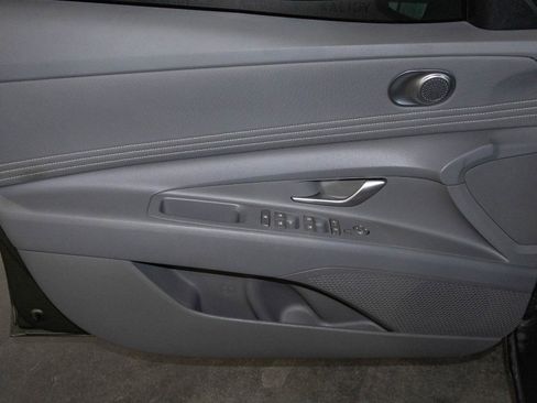 Used 2025 Hyundai Elantra SEL FWD image 11