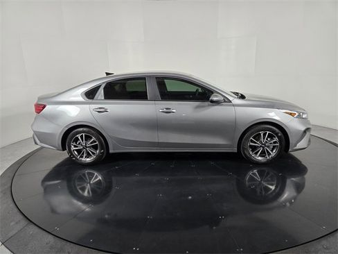 Used 2023 Kia Forte LXS w/ LXS Technology Package image 7