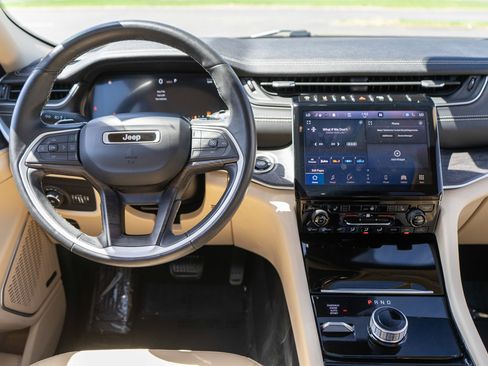 Used 2021 Jeep Grand Cherokee L Limited AWD/4WD image 13