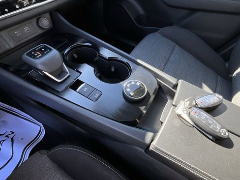 Used 2021 Nissan Rogue SV image 37