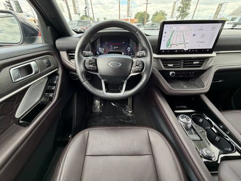 Used 2025 Ford Explorer Platinum w/ LUX Leather Package AWD/4WD image 14