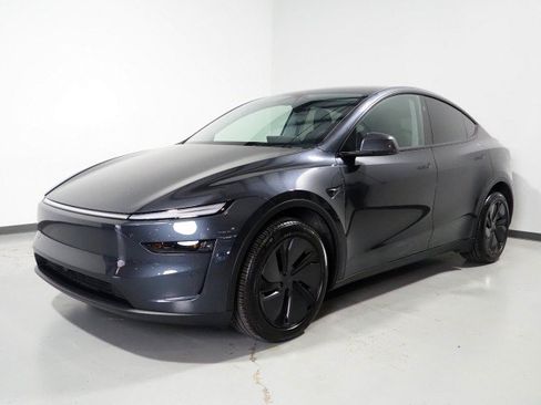Used 2026 Tesla Model Y Long Range RWD image 11