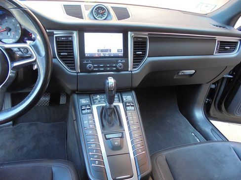 Used 2018 Porsche Macan GTS AWD/4WD image 9