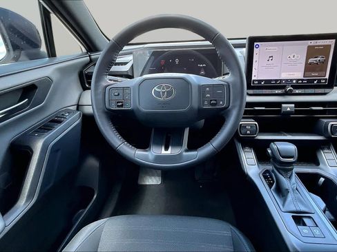Used 2026 Toyota RAV4 SE FWD image 6