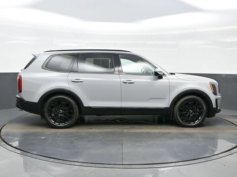 Used 2022 Kia Telluride SX w/ SX Prestige Package image 7