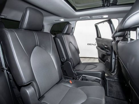 Used 2025 Toyota Grand Highlander FWD image 19