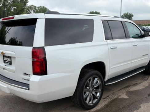 Used 2020 Chevrolet Suburban Premier AWD/4WD image 2
