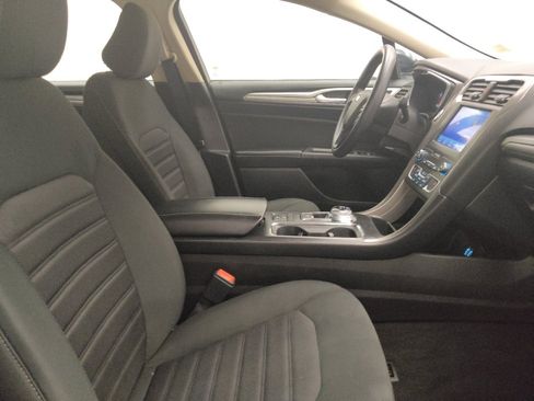 Used 2020 Ford Fusion SE FWD image 21
