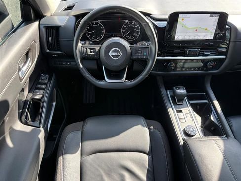 Certified 2025 Nissan Pathfinder SL image 22