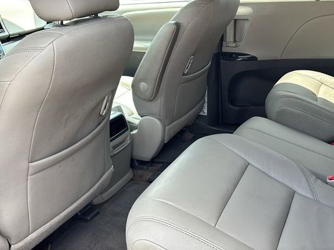 Used 2017 Toyota Sienna XLE w/ XLE Navigation Package FWD image 29