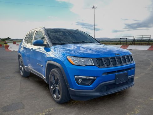 Used 2019 Jeep Compass Latitude FWD image 2