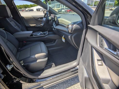 New 2026 Chevrolet Equinox LT w/ Convenience Package II FWD image 10