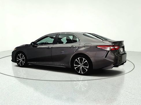 Used 2018 Toyota Camry SE FWD image 5