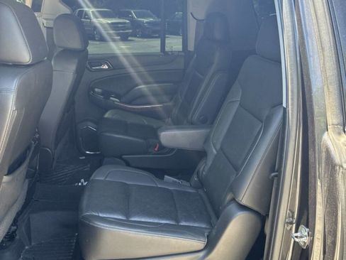 Used 2018 Chevrolet Suburban Premier RWD image 13