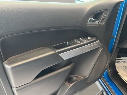 Used 2022 Chevrolet Colorado LT AWD/4WD image 9
