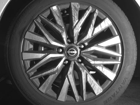 Used 2025 Nissan Altima 2.5 SV FWD image 12