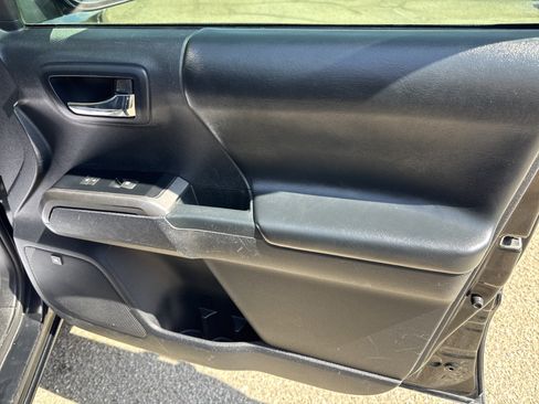 Used 2021 Toyota Tacoma Limited w/ Nightshade Package AWD/4WD image 18
