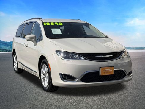 Certified 2017 Chrysler Pacifica Touring-L w/ Tire & Wheel Group FWD image 2