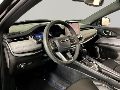 Used 2024 Jeep Compass Latitude AWD/4WD image 17