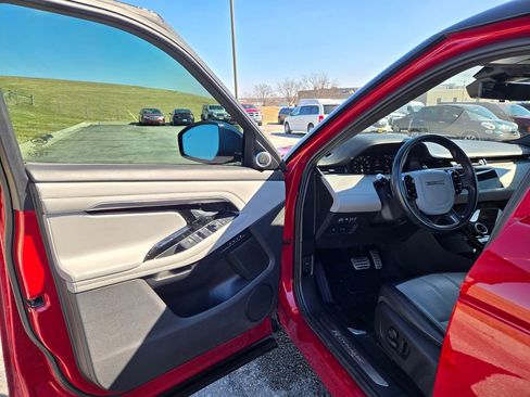 Used 2020 Land Rover Range Rover Evoque R-Dynamic SE image 13