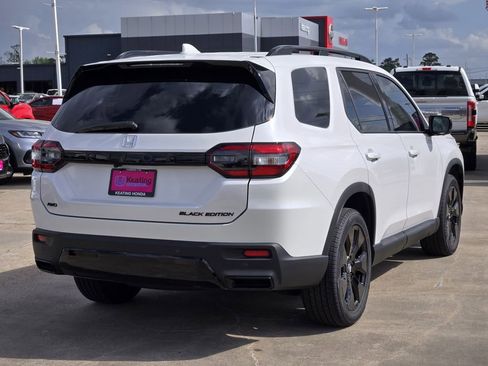 New 2026 Honda Pilot Black Edition image 4