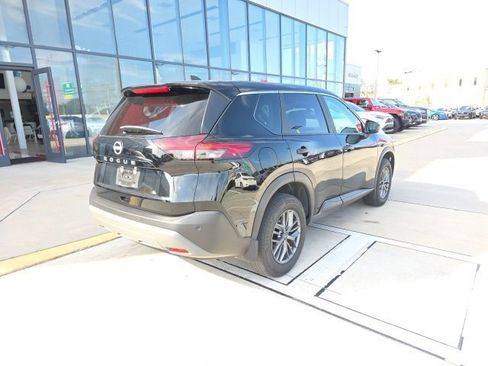 Used 2023 Nissan Rogue S image 4