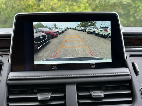 Used 2023 Chevrolet Suburban Premier RWD image 16