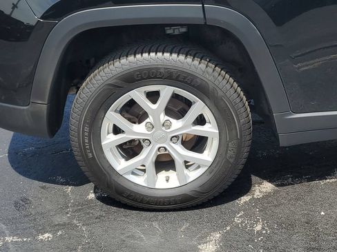 Certified 2023 Jeep Grand Cherokee Limited w/ Luxury Tech Group II AWD/4WD image 5