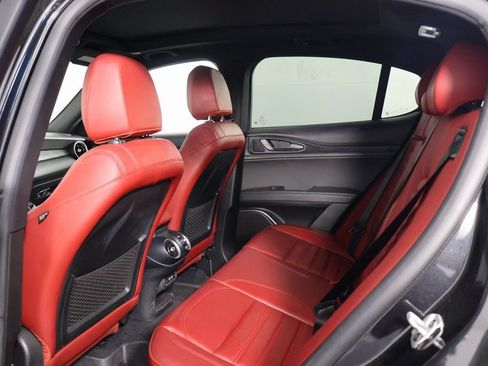 Used 2023 Alfa Romeo Stelvio Sprint RWD image 9