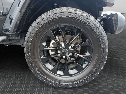 Used 2025 Jeep Gladiator Sport AWD/4WD image 23