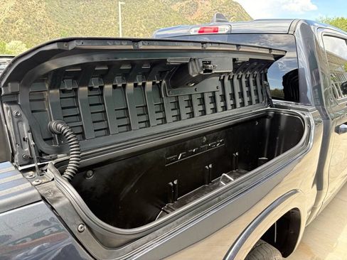 Used 2019 RAM 1500 Laramie AWD/4WD image 10