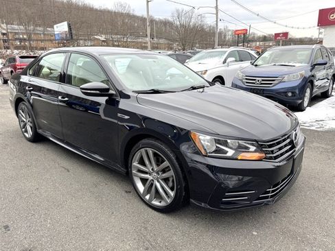 Used 2018 Volkswagen Passat 2.0T R-Line image 3